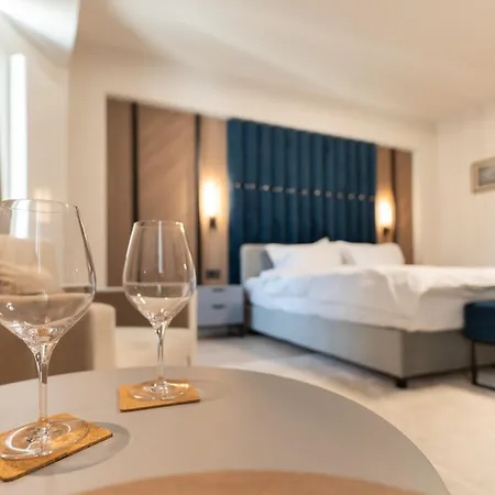 Tomis 11 Hotel