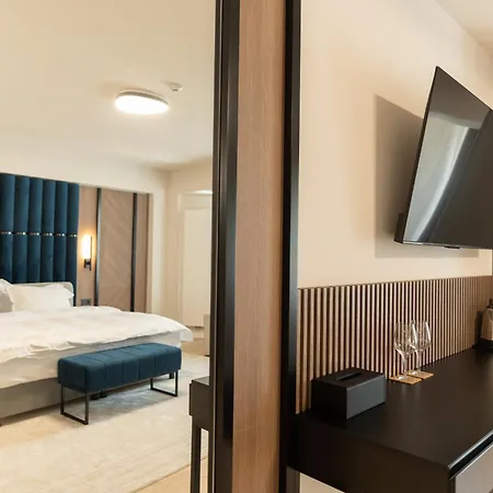 Tomis 11 Hotel