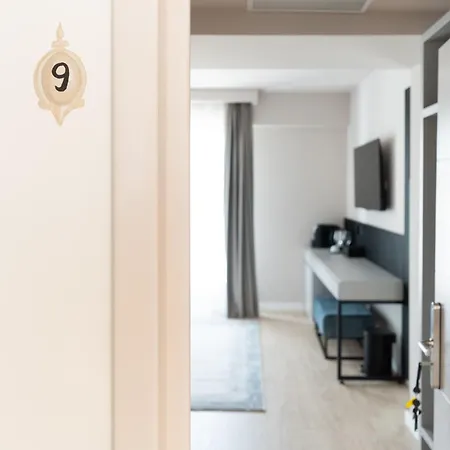 Hotel Tomis 11